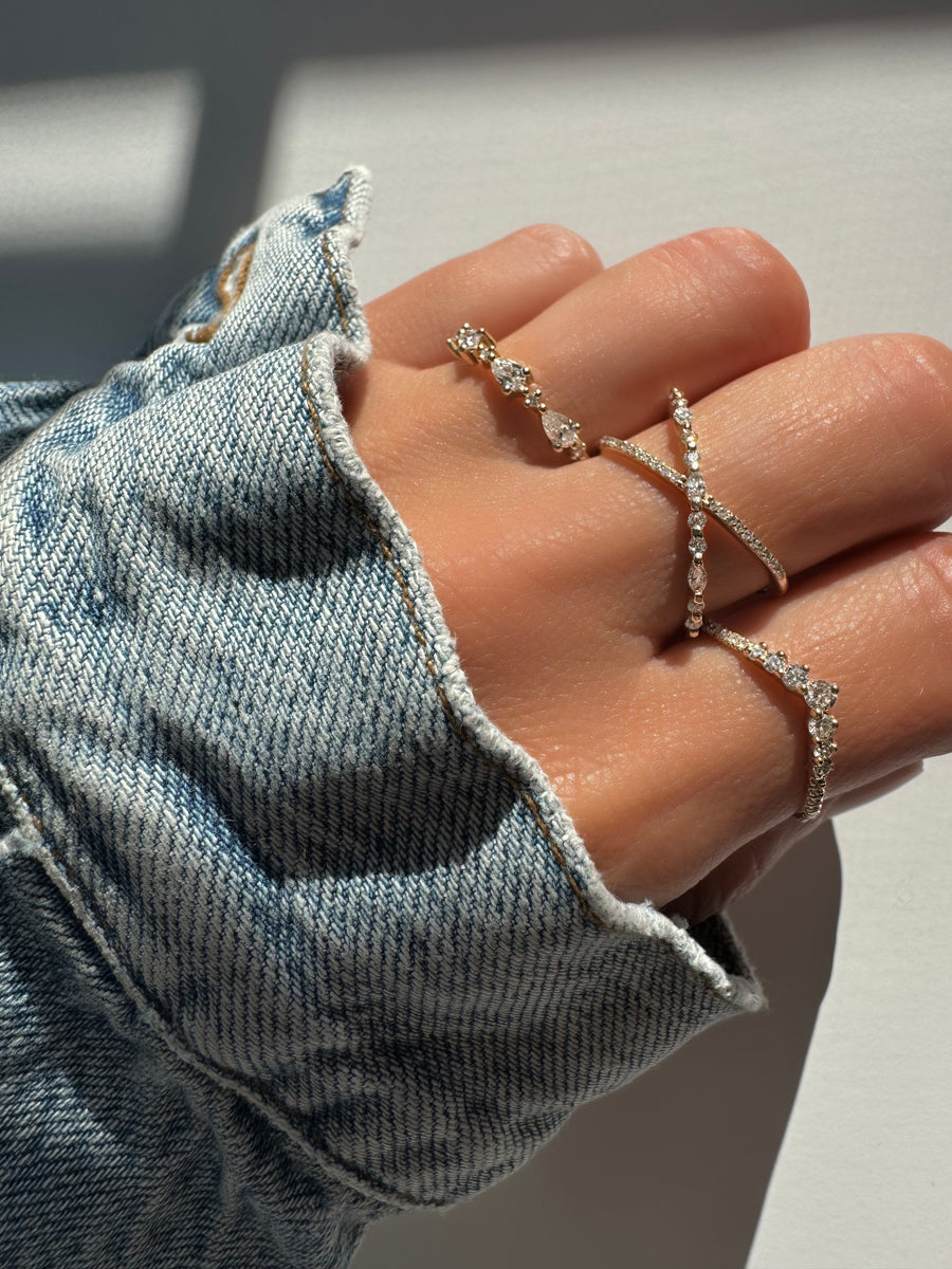 Fine Curved Diamond Chevron  Band